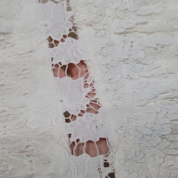 White dress - Picture 7 of 8